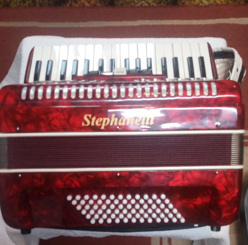 Bass accordion immaculate - accordion,