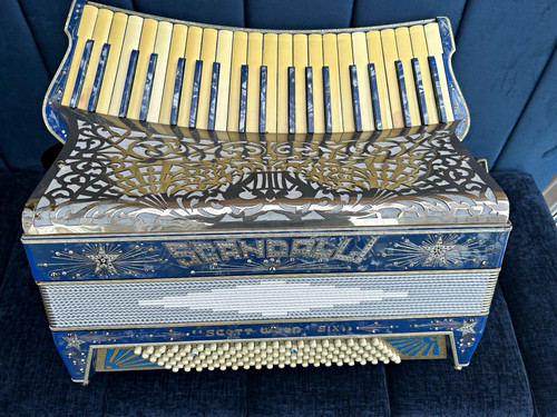 Scandalli scott wood six piano - six,