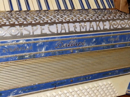 Dallape 120 bass accordion