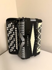 Curtini Chromatic Button