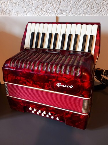 Galotta bass accordion in - 12,