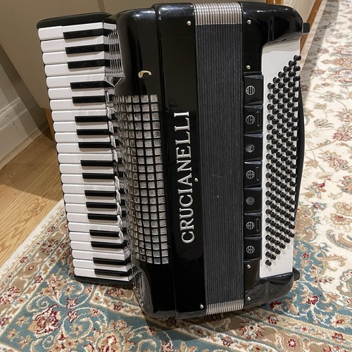 Accordion piano crucianelli - accordion,