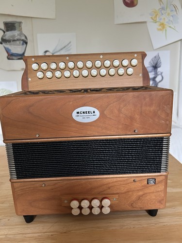 Mcneela 23 button - b/c,