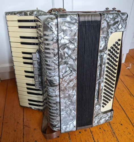 German piano accordion - 80, bass