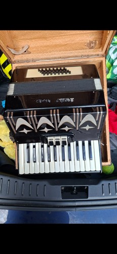 Royal standard accordion - royal,
